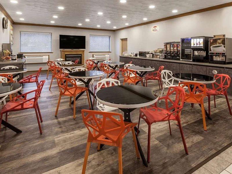 Hotel Super 8 By Wyndham Uniontown Pa Zewnętrze zdjęcie