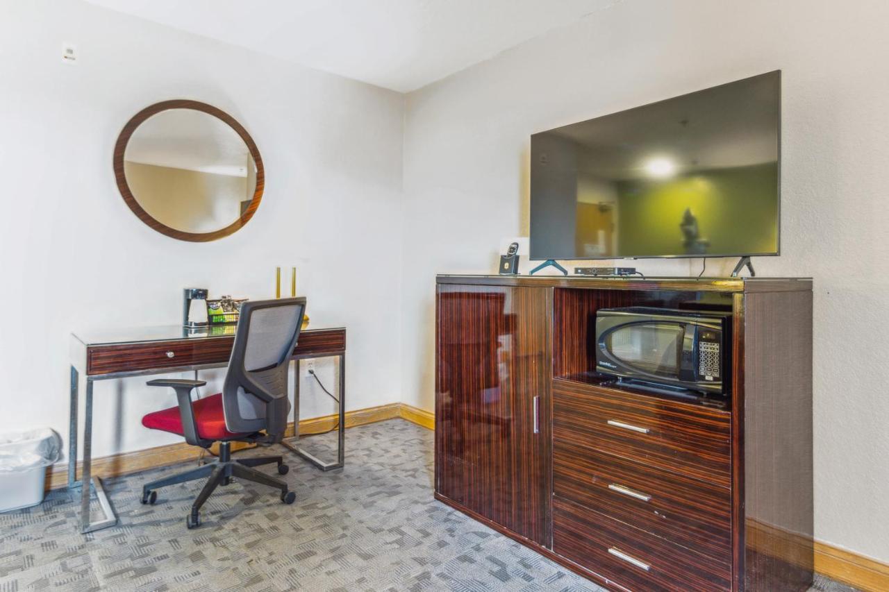 Hotel Super 8 By Wyndham Uniontown Pa Zewnętrze zdjęcie