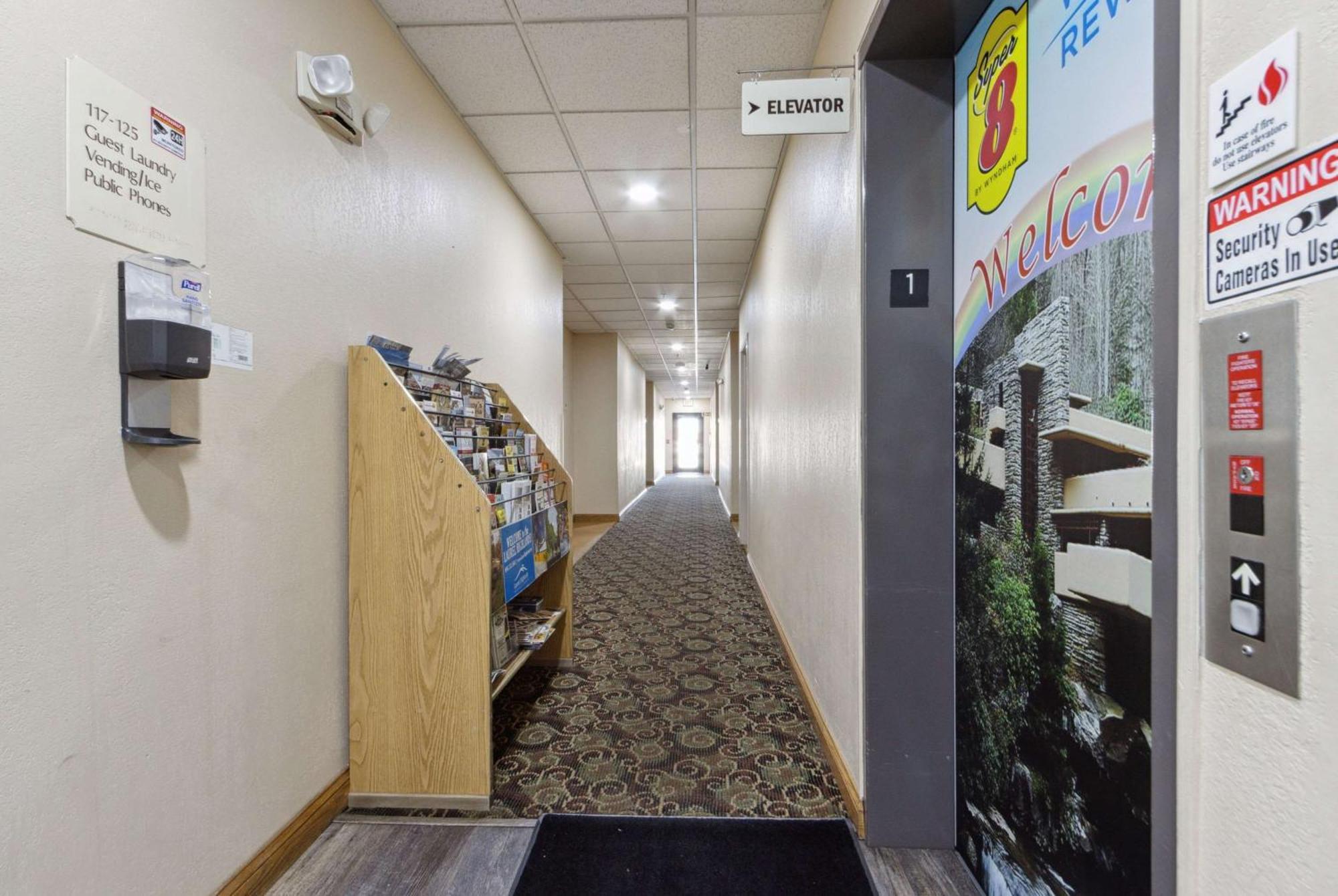 Hotel Super 8 By Wyndham Uniontown Pa Zewnętrze zdjęcie